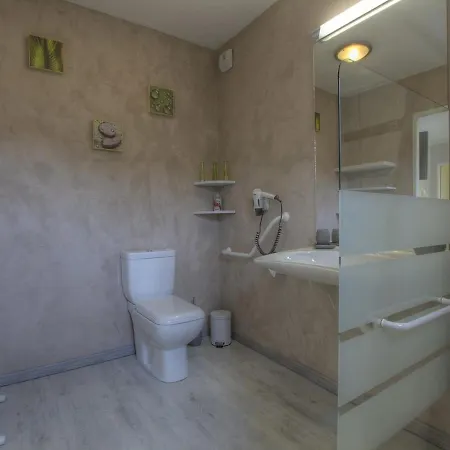 Appartement Pérouges, 3 Pièces, 6 Personnes - Fr-1-493-324 Pérouges